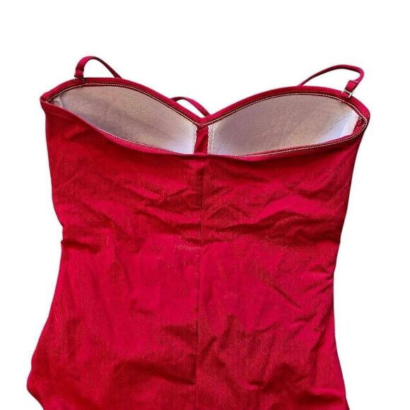 La Blanca Women's Red Nylon/Spandex Twisted Bandeau Ruched One pc Swimsuit - Picture 3 of 8